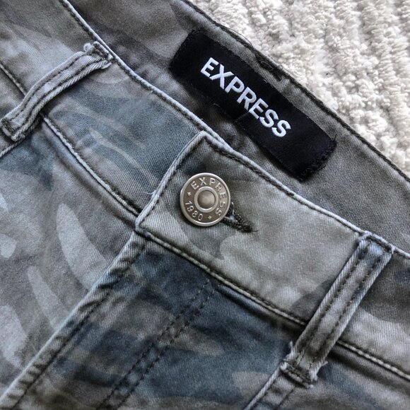 Express Stretch Cropped Straight High Rise Camo Pant - Picture 7 of 13